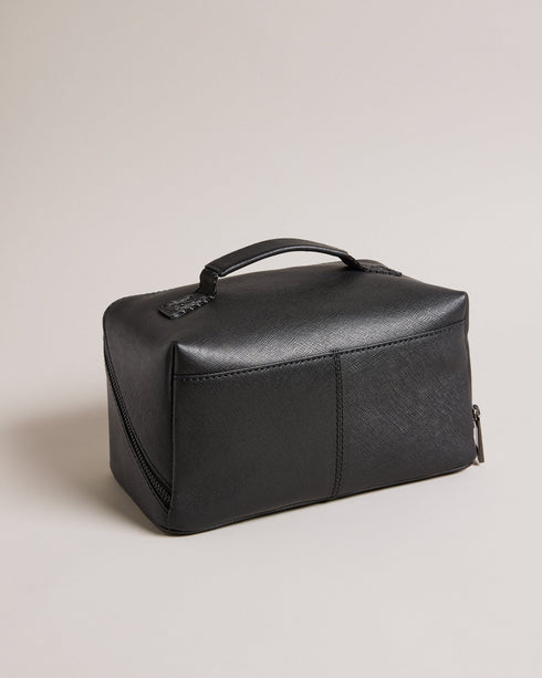 HANSS-Gifts-Crafted from Saffiano leather, the HANSS washbag has internal mesh pockets and a top handle for easy travelling. Sleek branded hardware completes the look. Washbag Saffiano leather Top handle Logo hardware on front Zip fastening Internal mesh pockets Dimensions: 24cm x 13cm x 13cm- Ted Baker Romania